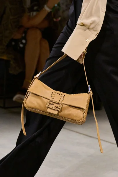Look 48